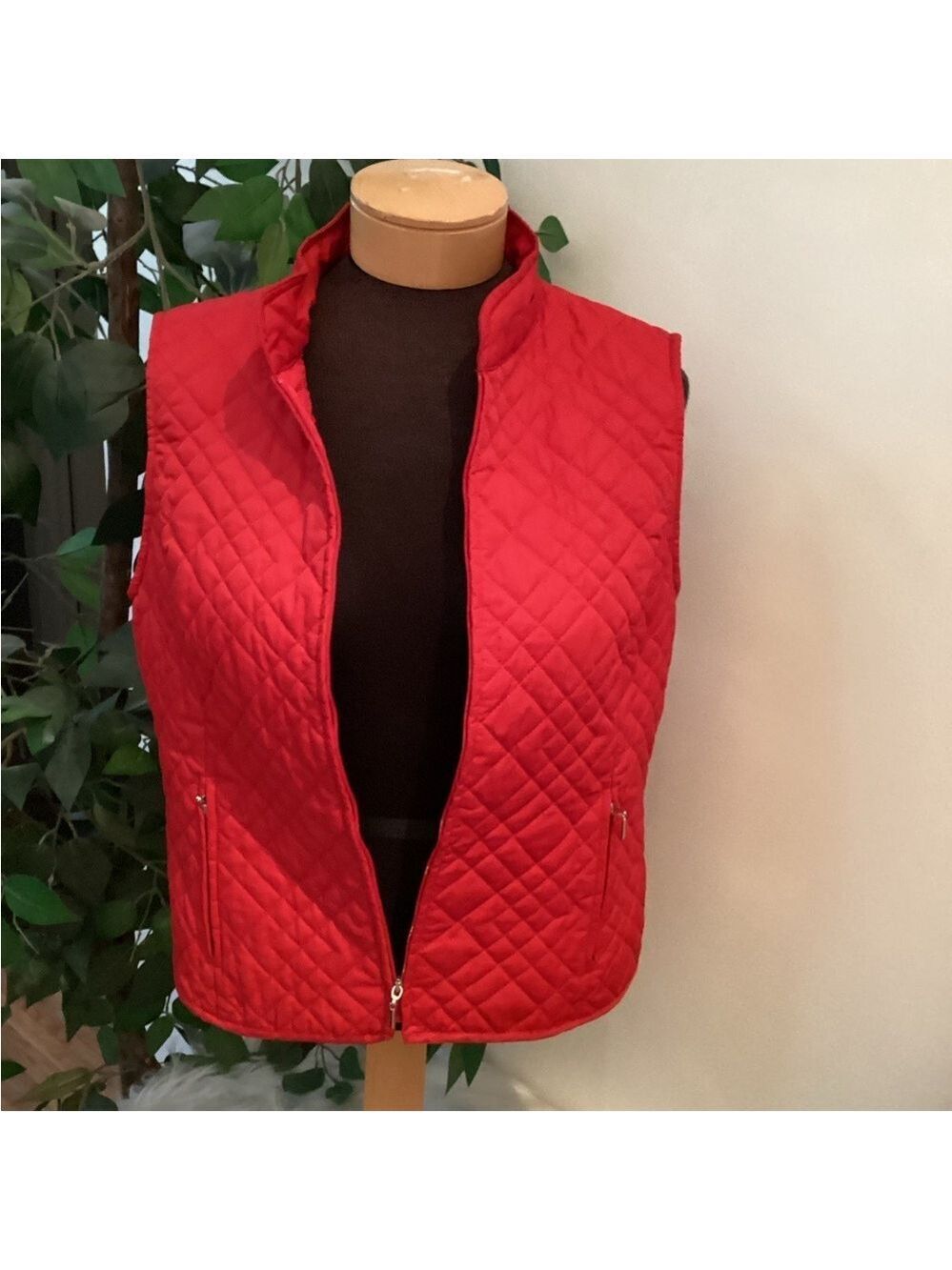 Kasper A Line red quilted full zip vest Woman’s size medium